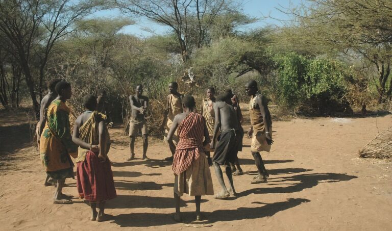 The_Hadzabe_in_Tanzania_5_1274_751shar-50brig-20_c1